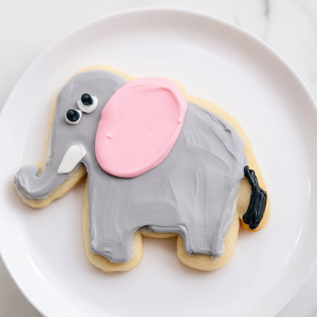 Warm and sweet, decorated Biscuits Amical Éléphant Géant cookies on a baking sheet, ready to cool.