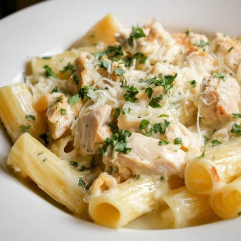Chicken Alfredo cheesy pasta